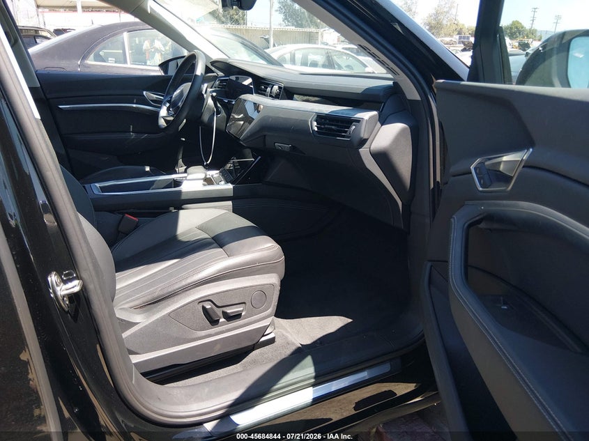 2024 Audi Q8 VIN WA14AAGE6RB036650 IAAI salvage auction — SIDE, Wait Title, sold $14,100 on 2026-09-10 (photo 5)