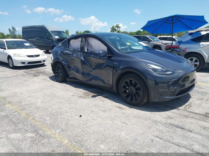 2024 Tesla Model y VIN 7SAYGDEE2RA255659 — IAAI salvage auction photo