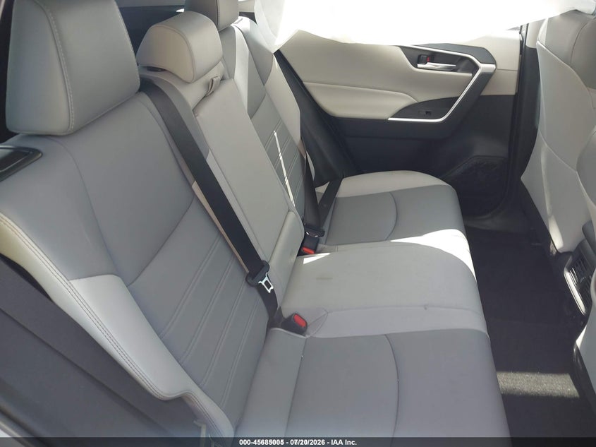2019 Toyota Rav4 VIN 2T3A1RFV0KW082108 IAAI salvage auction — FRONT END, Rebuildable (Florida), sold $15,000 on 2026-08-01 (photo 8)