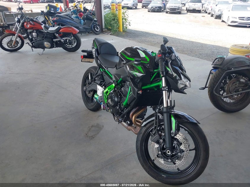 2025 Kawasaki Er VIN ML5EREN17SDAF8203 IAAI salvage auction — RIGHT SIDE, Wait Title, sold $1,950 on 2026-09-11 (photo 1)
