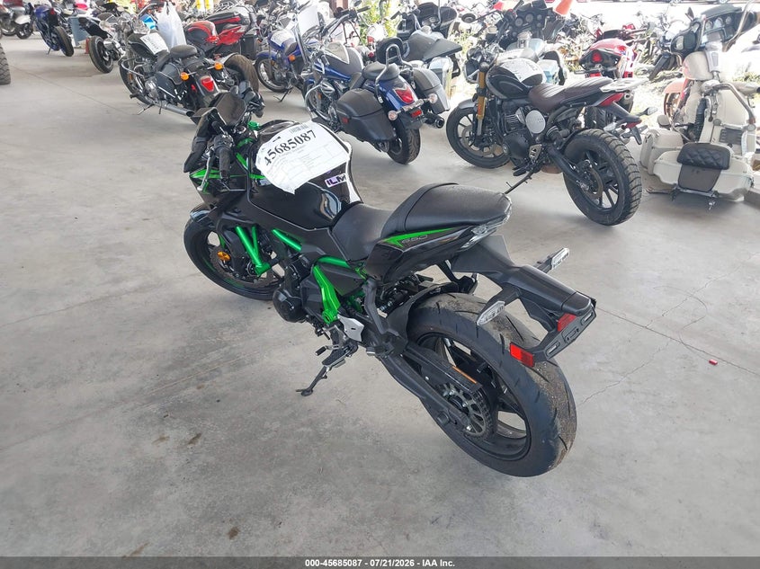 2025 Kawasaki Er VIN ML5EREN17SDAF8203 IAAI salvage auction — RIGHT SIDE, Wait Title, sold $1,950 on 2026-09-11 (photo 3)