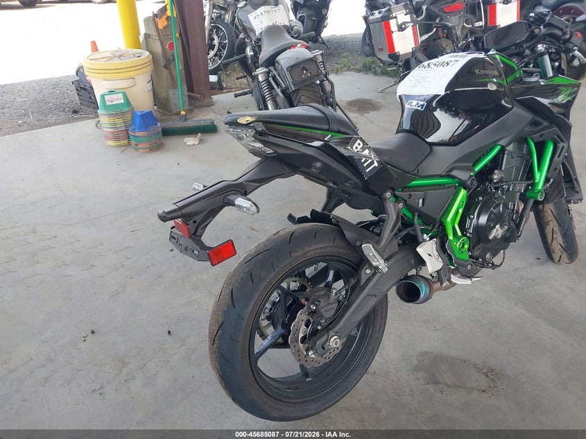2025 Kawasaki Er VIN ML5EREN17SDAF8203 IAAI salvage auction — RIGHT SIDE, Wait Title, sold $1,950 on 2026-09-11 (photo 4)