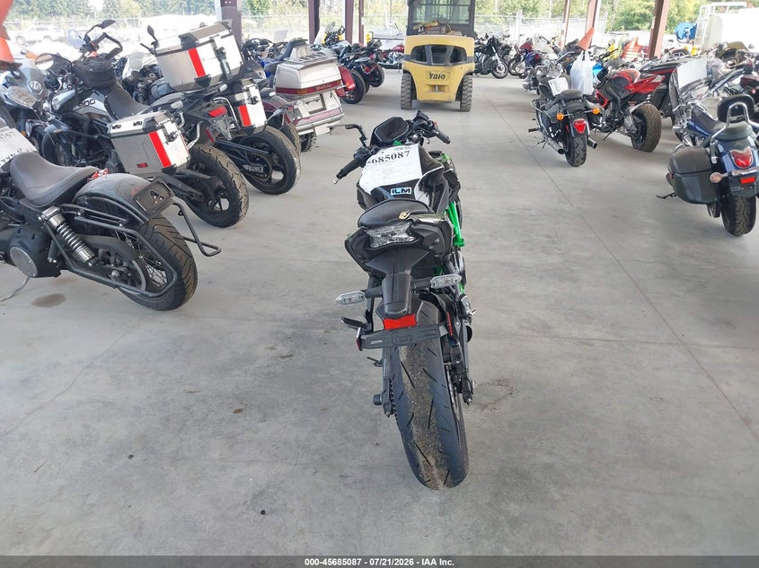 2025 Kawasaki Er VIN ML5EREN17SDAF8203 IAAI salvage auction — RIGHT SIDE, Wait Title, sold $1,950 on 2026-09-11 (photo 6)