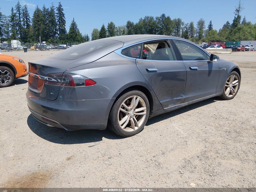 2014 Tesla Model s VIN 5YJSA1H15EFP32710 IAAI salvage auction — NORMAL WEAR, Clear (Washington), sold $25 on 2026-07-29 (photo 4)