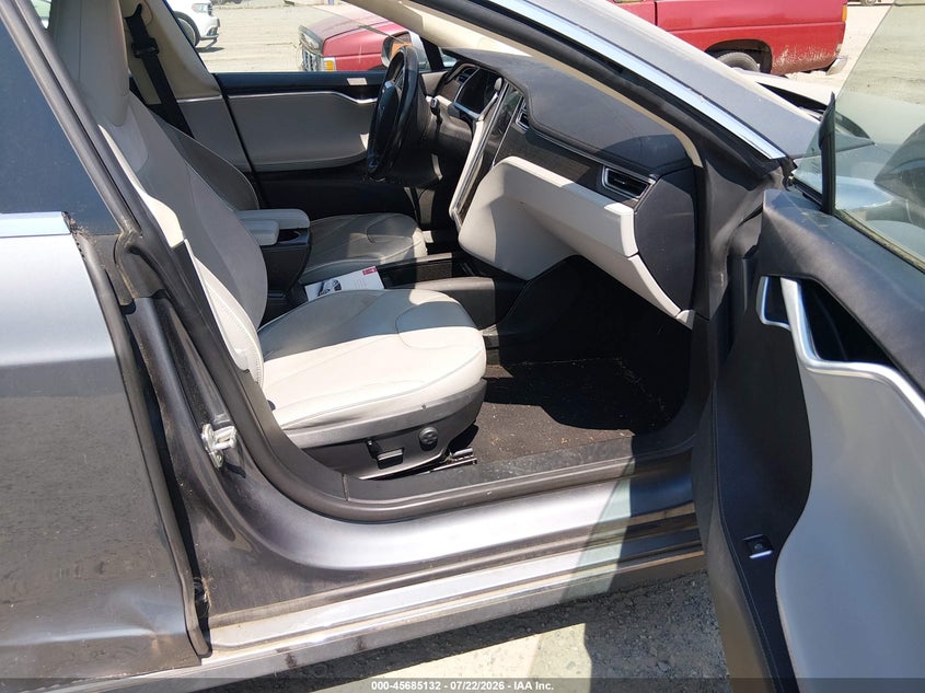 2014 Tesla Model s VIN 5YJSA1H15EFP32710 IAAI salvage auction — NORMAL WEAR, Clear (Washington), sold $25 on 2026-07-29 (photo 5)