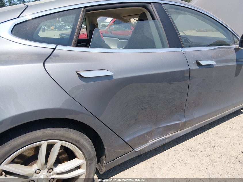 2014 Tesla Model s VIN 5YJSA1H15EFP32710 IAAI salvage auction — NORMAL WEAR, Clear (Washington), sold $25 on 2026-07-29 (photo 6)