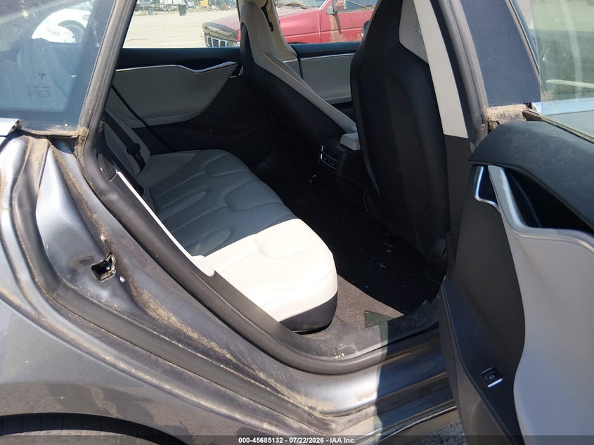 2014 Tesla Model s VIN 5YJSA1H15EFP32710 IAAI salvage auction — NORMAL WEAR, Clear (Washington), sold $25 on 2026-07-29 (photo 8)