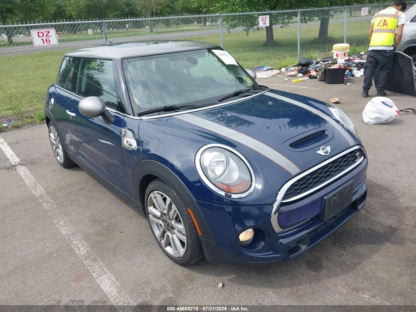 2017 Mini Hard top VIN WMWXP7C31H3C62015 IAAI salvage auction — WATER/FLOOD, Salvage Title, sold $2,750 on 2026-08-17 (photo 1)