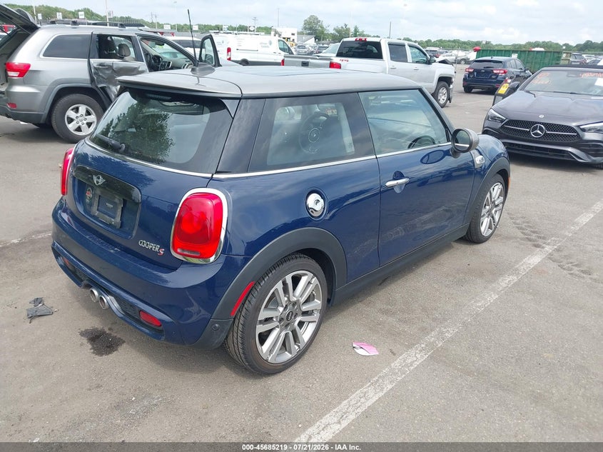 2017 Mini Hard top VIN WMWXP7C31H3C62015 IAAI salvage auction — WATER/FLOOD, Salvage Title, sold $2,750 on 2026-08-17 (photo 4)