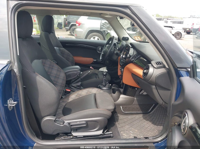 2017 Mini Hard top VIN WMWXP7C31H3C62015 IAAI salvage auction — WATER/FLOOD, Salvage Title, sold $2,750 on 2026-08-17 (photo 5)