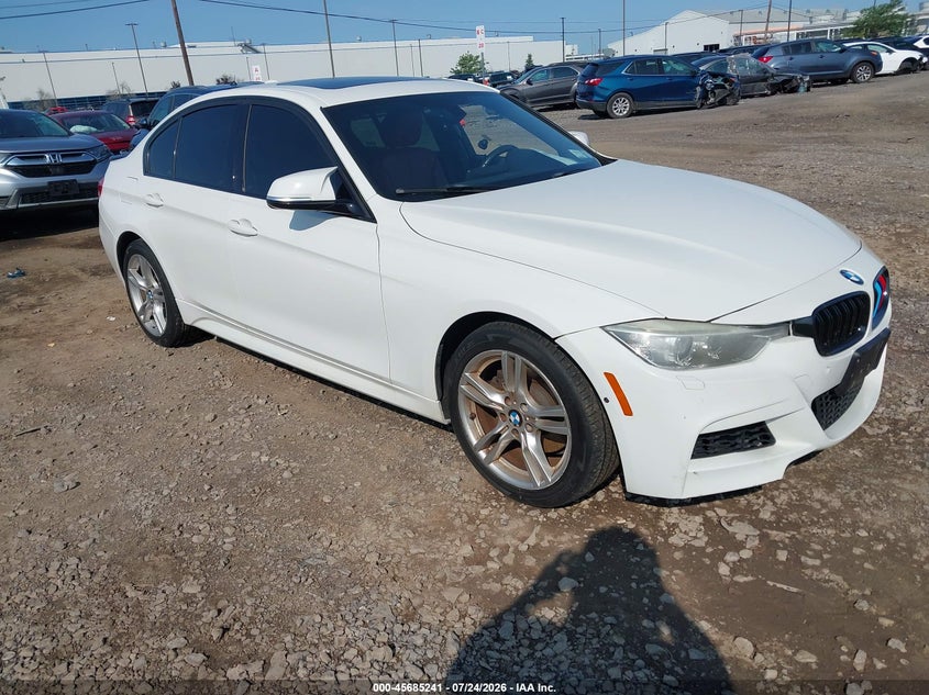 2013 BMW 3er VIN WBA3B5G54DNS02173 IAAI salvage auction — THEFT, Salvage Title, sold $1,350 on 2026-08-19 (photo 1)