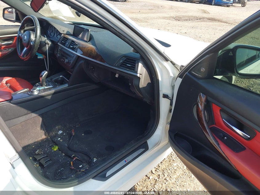 2013 BMW 3er VIN WBA3B5G54DNS02173 IAAI salvage auction — THEFT, Salvage Title, sold $1,350 on 2026-08-19 (photo 5)