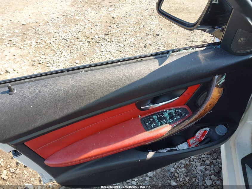 2013 BMW 3er VIN WBA3B5G54DNS02173 IAAI salvage auction — THEFT, Salvage Title, sold $1,350 on 2026-08-19 (photo 6)