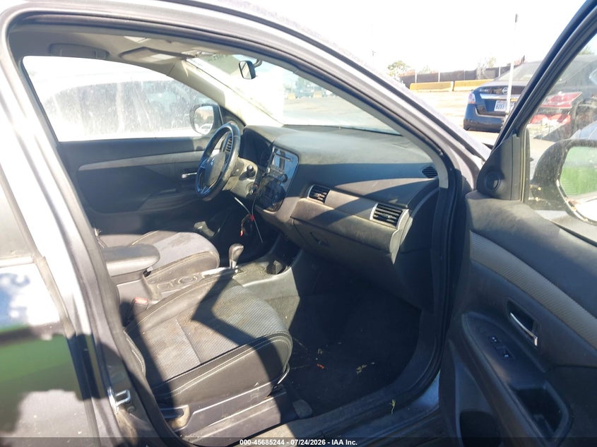 2016 Mitsubishi Outlander VIN JA4AD2A34GZ005585 IAAI salvage auction — NORMAL WEAR, Clear - Dealer Only (California), sold $1,700 on 2026-08-01 (photo 5)