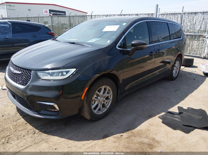 2026 Chrysler Pacifica VIN 2C4RC1BG7TR201712 IAAI salvage auction — RIGHT SIDE, Enterprise Vehicles Clear Only (Kansas), sold $16,100 on 2026-07-29 (photo 2)