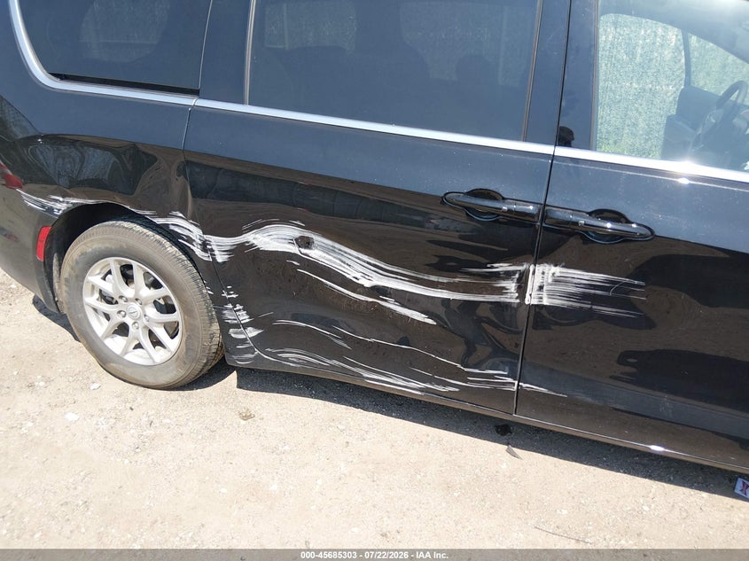 2026 Chrysler Pacifica VIN 2C4RC1BG7TR201712 IAAI salvage auction — SIDE, Enterprise Vehicles Clear Only (Kansas), sold $15,000 on 2026-07-25 (photo 6)