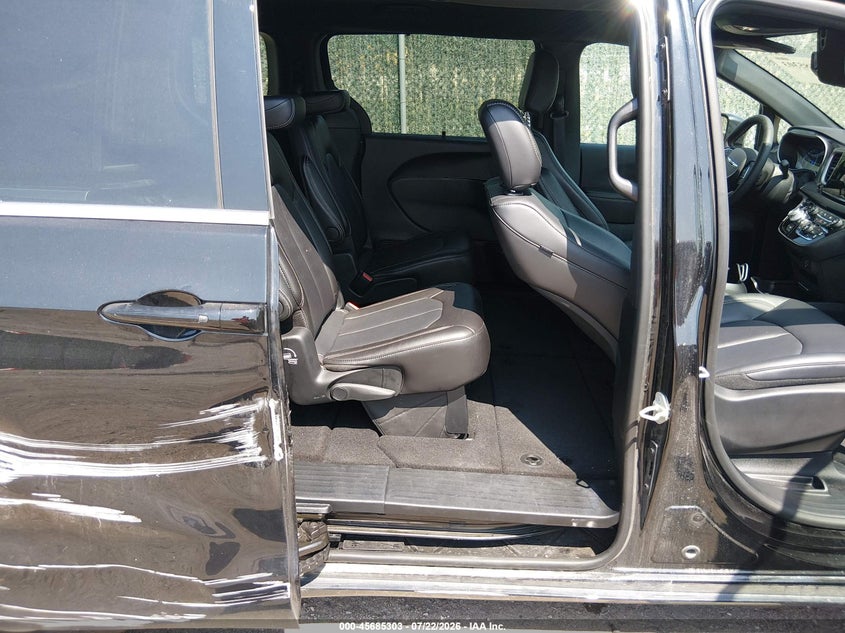 2026 Chrysler Pacifica VIN 2C4RC1BG7TR201712 IAAI salvage auction — SIDE, Enterprise Vehicles Clear Only (Kansas), sold $15,000 on 2026-07-25 (photo 8)