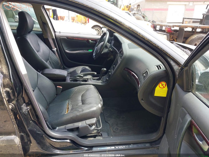 2004 Volvo V70 VIN YV1SW61T542371677 IAAI salvage auction — NORMAL WEAR, Clear (New York), sold $25 on 2026-07-27 (photo 5)