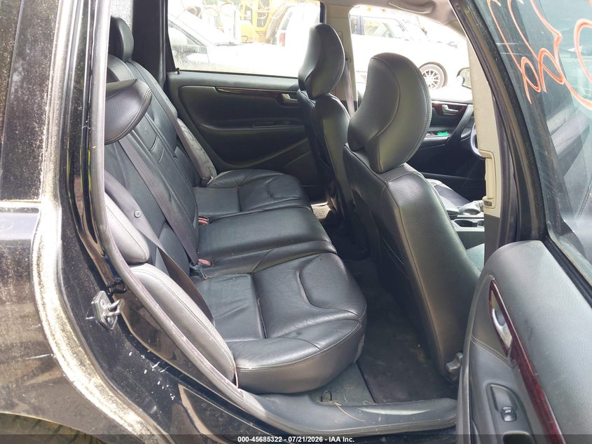 2004 Volvo V70 VIN YV1SW61T542371677 IAAI salvage auction — NORMAL WEAR, Clear (New York), sold $25 on 2026-07-27 (photo 8)