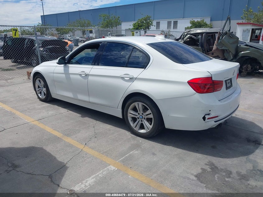2017 BMW 3er VIN WBA8B9G51HNU49296 IAAI salvage auction — REAR END, Salvage Title, sold $2,450 on 2026-08-17 (photo 3)