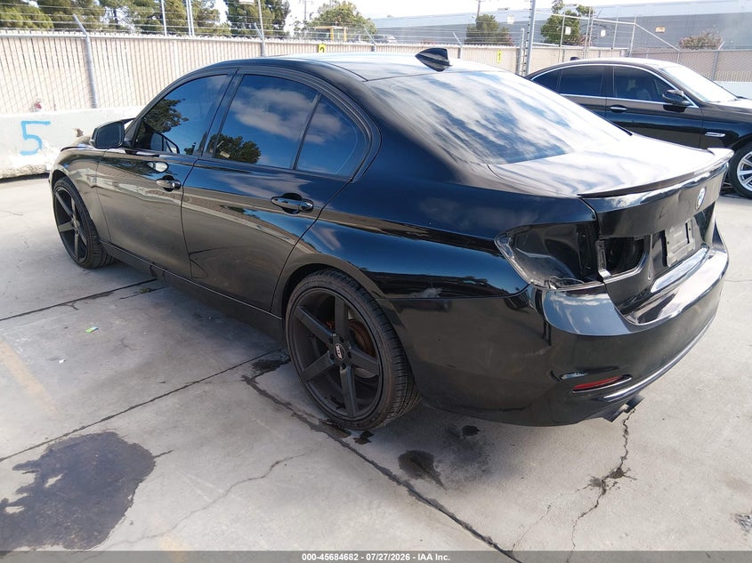2017 BMW 3er VIN WBA8B9G53HNU49574 IAAI salvage auction — NORMAL WEAR, App For Dup Clear (California), sold $350 on 2026-08-03 (photo 3)