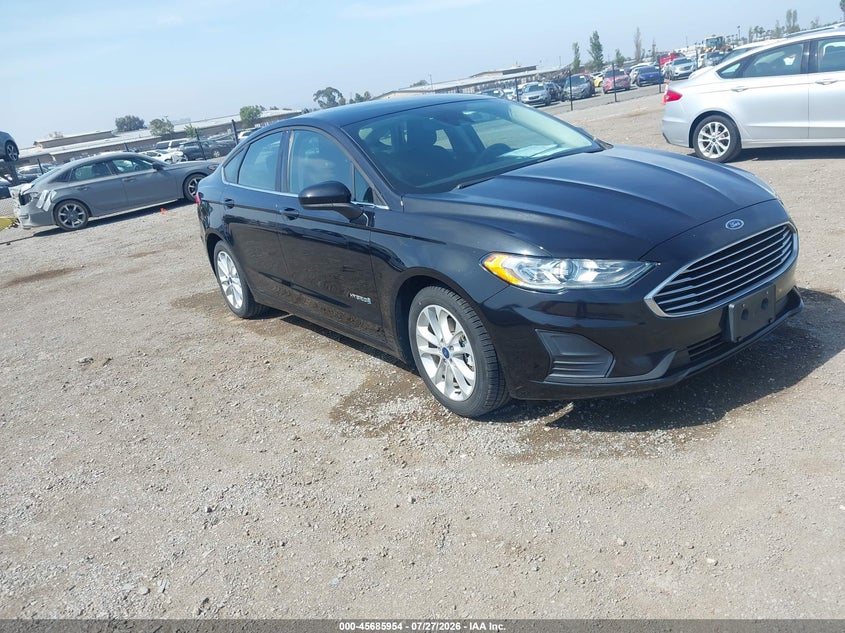 2019 Ford Fusion VIN 3FA6P0LU5KR211532 — IAAI salvage auction photo