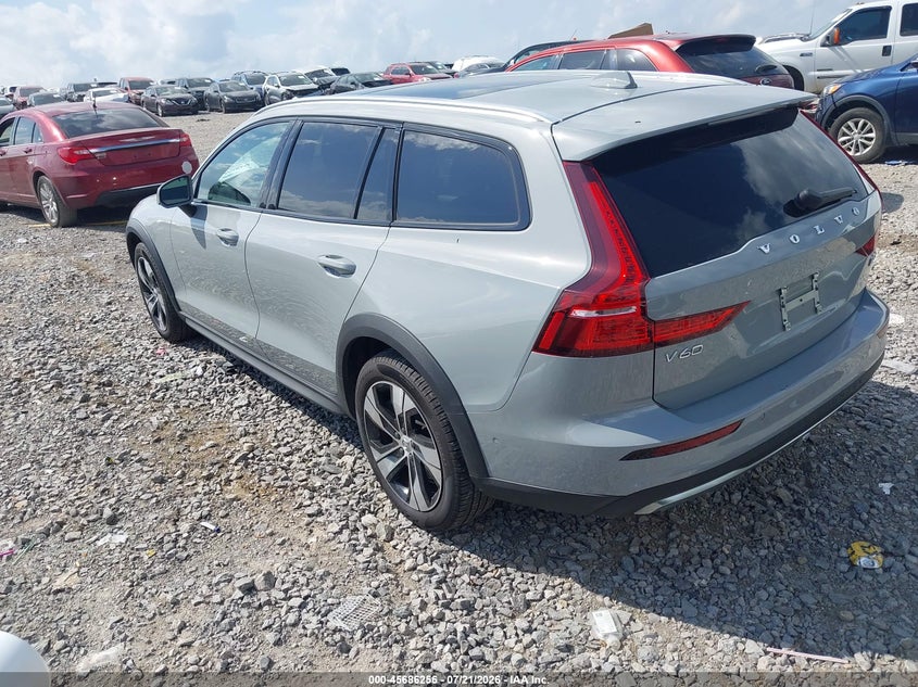 2025 Volvo V60 cross country VIN YV4L12WK5S2147613 IAAI salvage auction — RIGHT SIDE, Salvage Title, sold $13,350 on 2026-08-13 (photo 3)