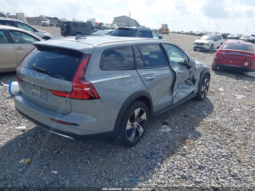 2025 Volvo V60 cross country VIN YV4L12WK5S2147613 IAAI salvage auction — RIGHT SIDE, Salvage Title, sold $13,350 on 2026-08-13 (photo 4)
