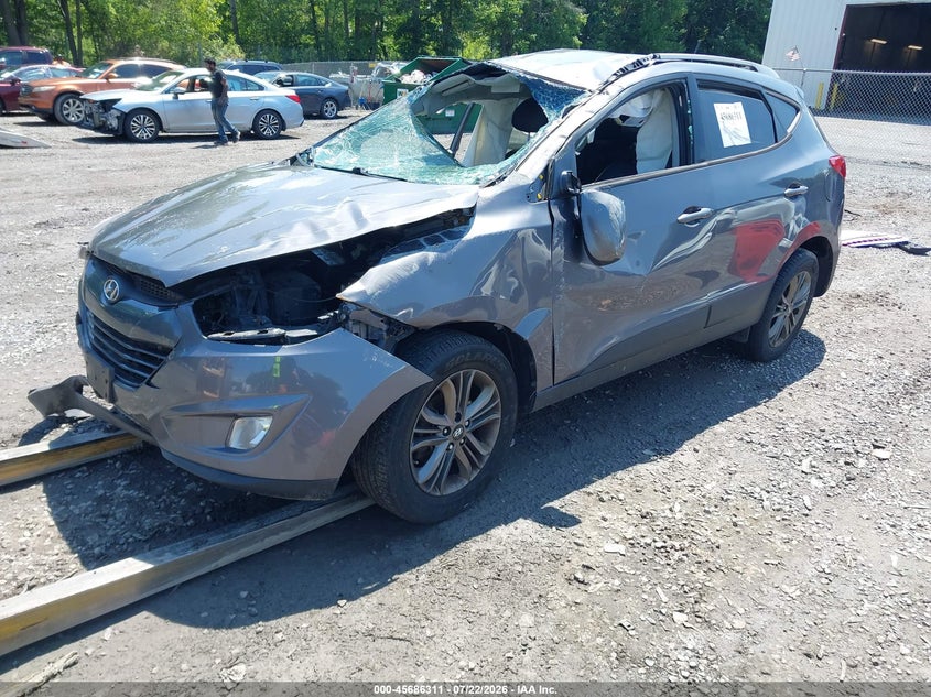 2015 Hyundai Tucson VIN KM8JUCAG0FU979943 IAAI salvage auction — ROLLOVER, Wait Title, sold $525 on 2026-08-01 (photo 2)