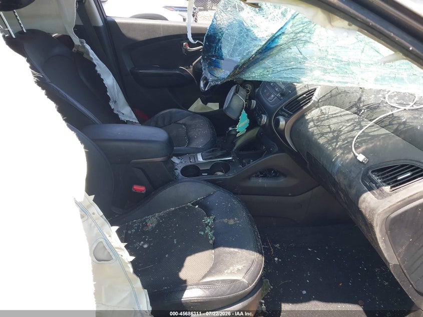 2015 Hyundai Tucson VIN KM8JUCAG0FU979943 IAAI salvage auction — ROLLOVER, Wait Title, sold $525 on 2026-08-01 (photo 5)