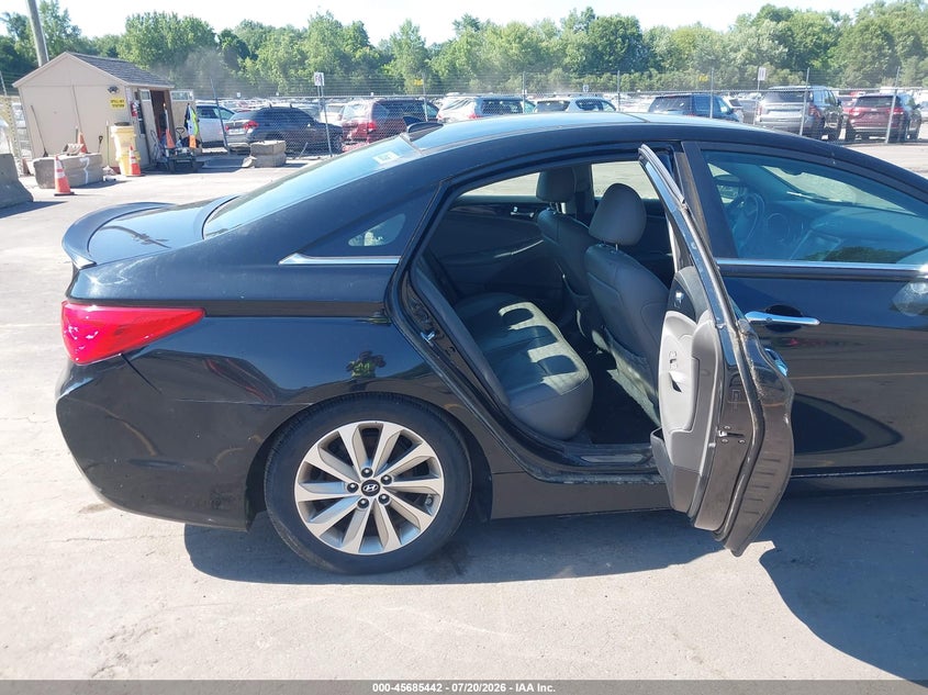 2014 Hyundai Sonata VIN 5NPEC4AC3EH923953 IAAI salvage auction — NORMAL WEAR, Clear (Massachusetts), sold $725 on 2026-08-01 (photo 8)