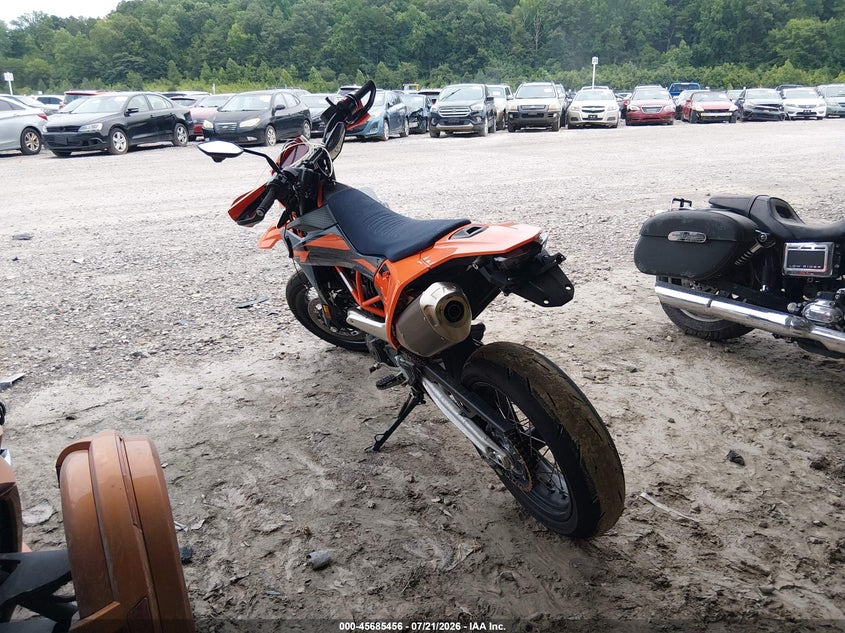 2026 Ktm VIN VBKLSX407TM786255 IAAI salvage auction — RIGHT SIDE, Salvage Title, sold $7,450 on 2026-10-06 (photo 3)
