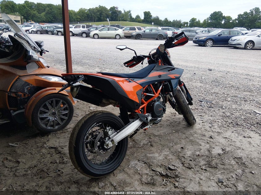2026 Ktm VIN VBKLSX407TM786255 IAAI salvage auction — RIGHT SIDE, Salvage Title, sold $7,450 on 2026-10-06 (photo 4)