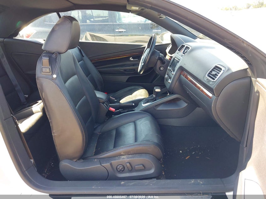 2011 Volkswagen Eos VIN WVWFW7AH2BV002599 IAAI salvage auction — REAR END, Salvage (Virginia), sold $1,450 on 2026-08-18 (photo 5)