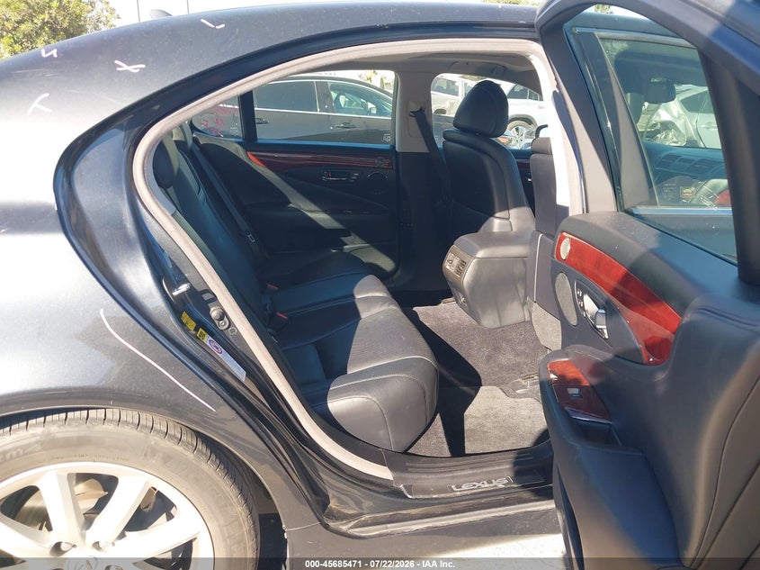 2007 Lexus Ls 460 VIN JTHBL46F375043360 IAAI salvage auction — REAR END, Salvage (California), sold $3,550 on 2026-08-03 (photo 8)