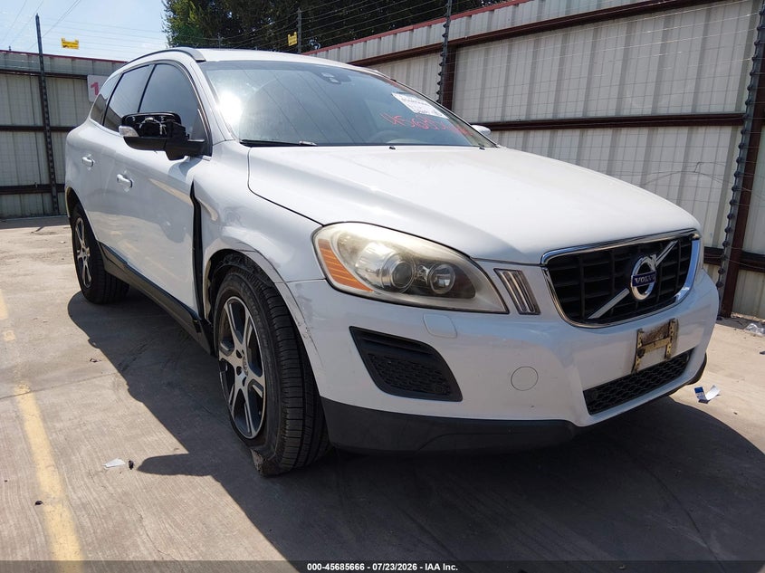 2013 Volvo Xc60 VIN YV4902DZ8D2376934 IAAI salvage auction — RIGHT FRONT, Salvage Title, sold $550 on 2026-08-13 (photo 1)