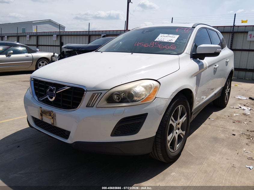 2013 Volvo Xc60 VIN YV4902DZ8D2376934 IAAI salvage auction — RIGHT FRONT, Salvage Title, sold $550 on 2026-08-13 (photo 2)