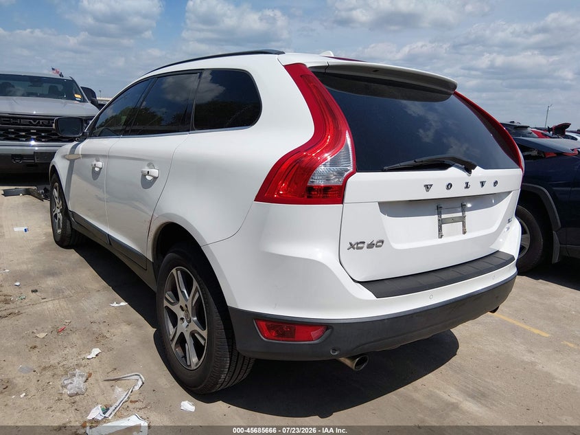 2013 Volvo Xc60 VIN YV4902DZ8D2376934 IAAI salvage auction — RIGHT FRONT, Salvage Title, sold $550 on 2026-08-13 (photo 3)