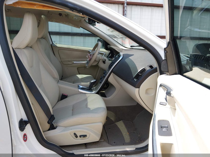 2013 Volvo Xc60 VIN YV4902DZ8D2376934 IAAI salvage auction — RIGHT FRONT, Salvage Title, sold $550 on 2026-08-13 (photo 5)
