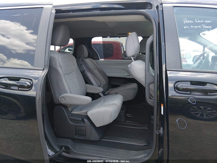 2025 Toyota Sienna VIN 5TDKRKEC7SS226873 IAAI salvage auction — LEFT FRONT, Salvage Title, sold $14,600 on 2026-07-28 (photo 8)