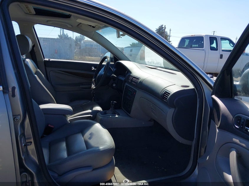 2004 Volkswagen Passat VIN WVWPD63B34P249778 IAAI salvage auction — NORMAL WEAR, Clear - Public Restricted (Oregon), sold $175 on 2026-08-03 (photo 5)