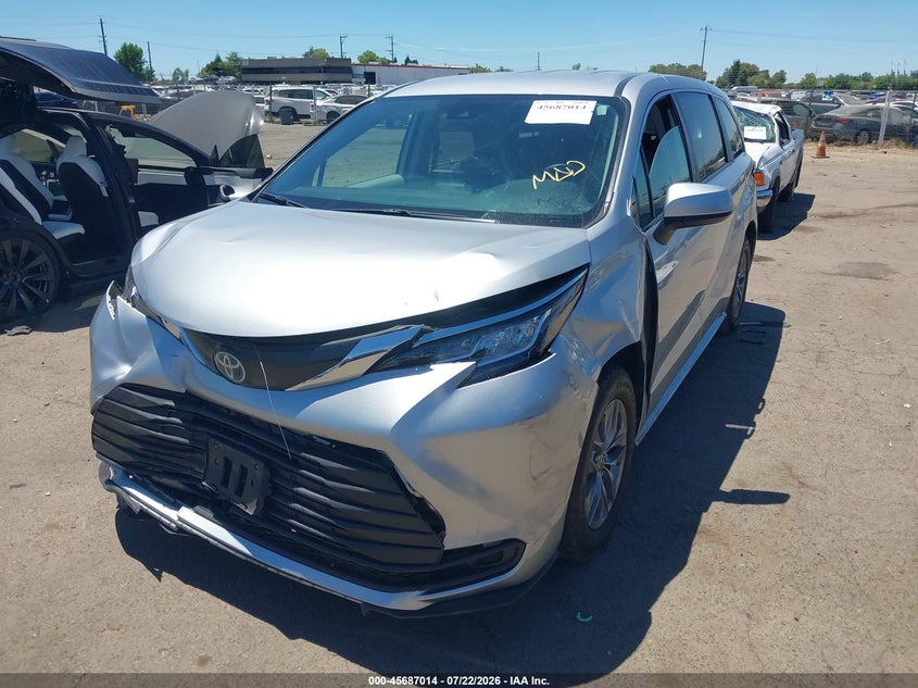 2022 Toyota Sienna VIN 5TDKSKFC6NS071725 IAAI salvage auction — FRONT END, Wait Title, sold $15,850 on 2026-08-19 (photo 2)