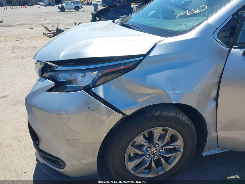 2022 Toyota Sienna VIN 5TDKSKFC6NS071725 IAAI salvage auction — FRONT END, Wait Title, sold $15,850 on 2026-08-19 (photo 6)