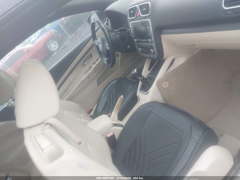 2011 Volkswagen Eos VIN WVWAW7AH6BV003863 IAAI salvage auction — NORMAL WEAR, Clear (South Carolina), sold $25 on 2026-08-04 (photo 5)