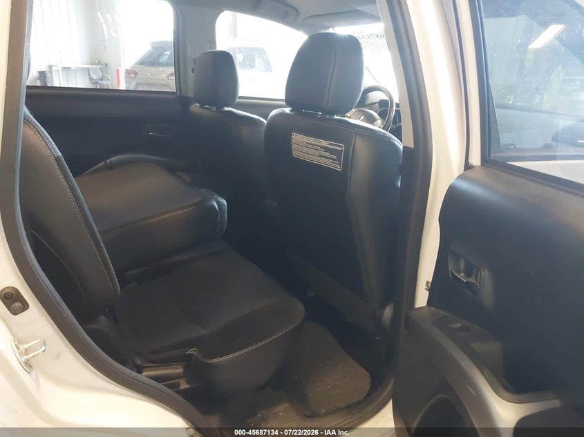 2011 Mitsubishi Outlander VIN JA4JT3AW5BU036952 IAAI salvage auction — NORMAL WEAR, Clear (Michigan), sold $25 on 2026-07-28 (photo 8)