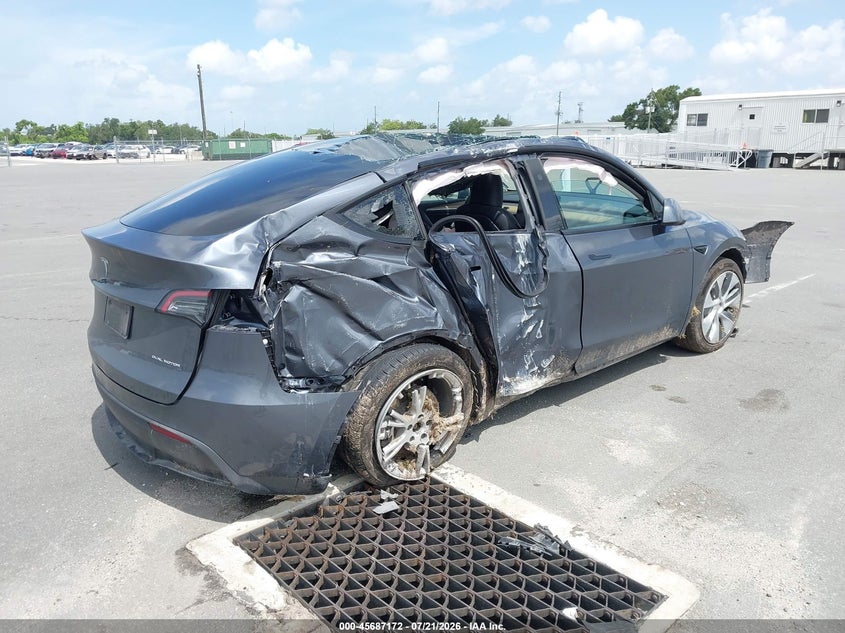 2023 Tesla Model y VIN 7SAYGDEE1PA038858 IAAI salvage auction — ROLLOVER, Salvage Title, sold $4,600 on 2026-08-02 (photo 4)