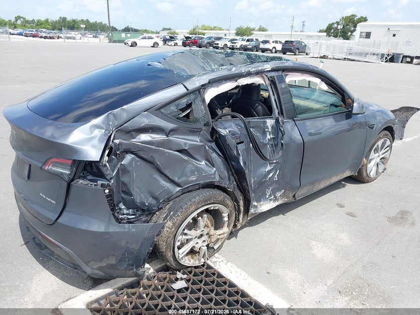 2023 Tesla Model y VIN 7SAYGDEE1PA038858 IAAI salvage auction — ROLLOVER, Salvage Title, sold $4,600 on 2026-08-02 (photo 6)