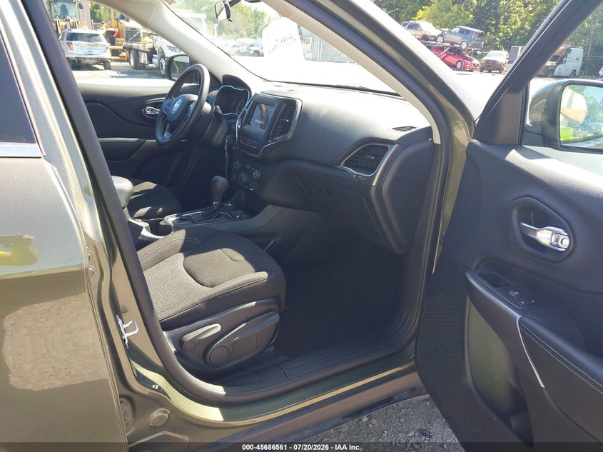 2019 Jeep Cherokee VIN 1C4PJMCB0KD343631 IAAI salvage auction — NORMAL WEAR, Sf97 (New York), sold $14,700 on 2026-08-20 (photo 5)