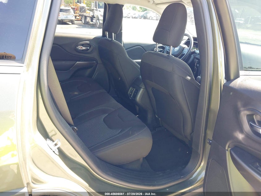 2019 Jeep Cherokee VIN 1C4PJMCB0KD343631 IAAI salvage auction — NORMAL WEAR, Sf97 (New York), sold $14,700 on 2026-08-20 (photo 8)
