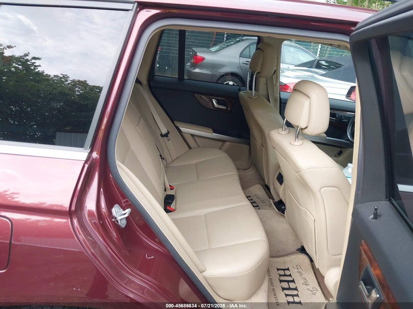 2011 Mercedes-benz Glk-class VIN WDCGG8HBXBF688131 IAAI salvage auction — NORMAL WEAR, Clear (Virginia), sold $2,200 on 2026-07-30 (photo 8)